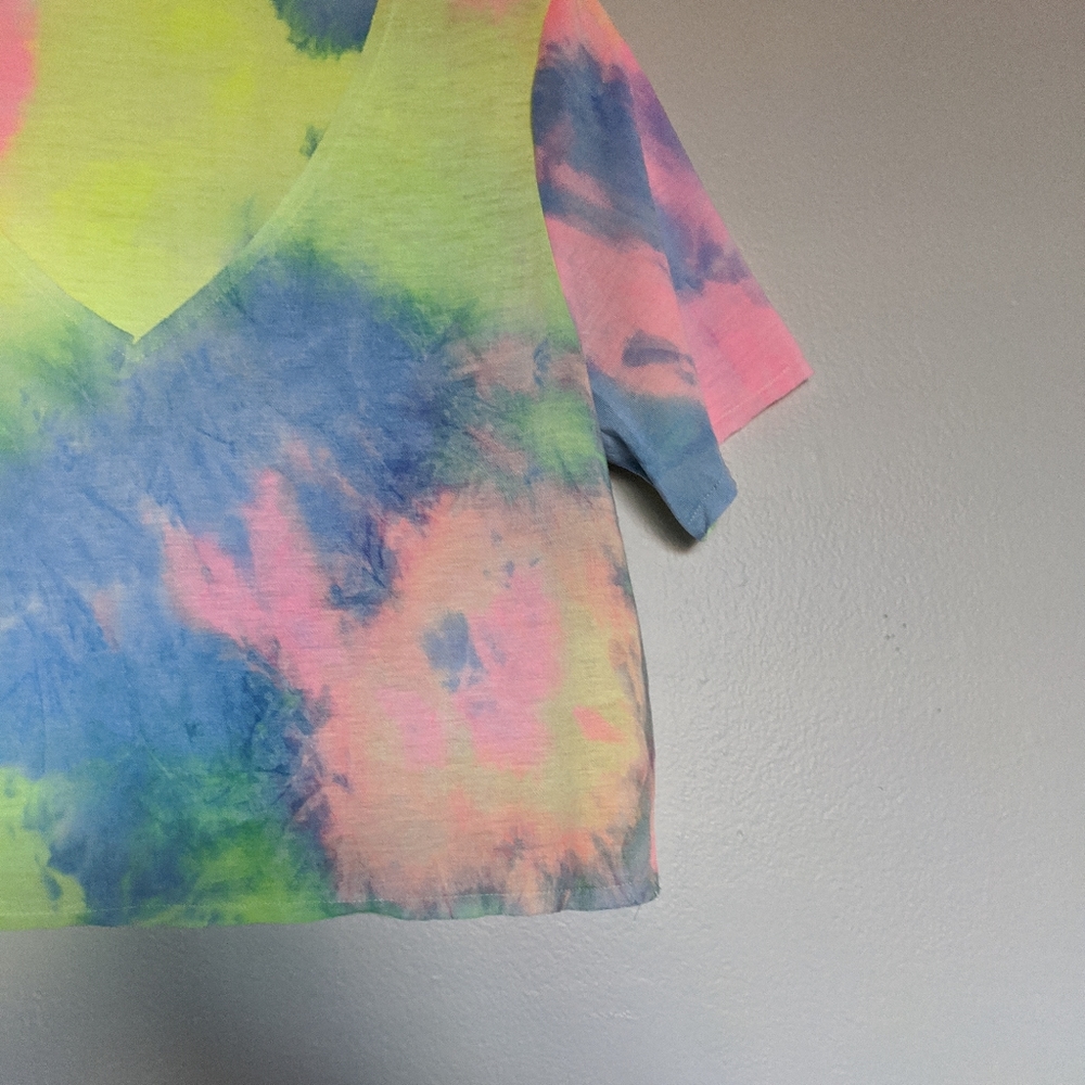 Neon tie dye v neck cropped tee - Picture 4 of 8